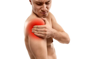 Crop man pressing aching shoulder Dolore alla spalla